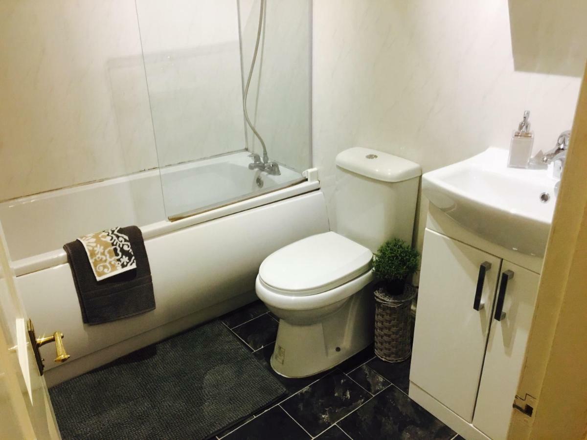 The Ideal House - 24 7 Check In Parking Villa Брадфорт Екстериор снимка